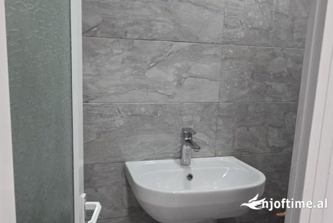 Ambient biznesi me qera 3+1 ne Tirane - 400 Euro