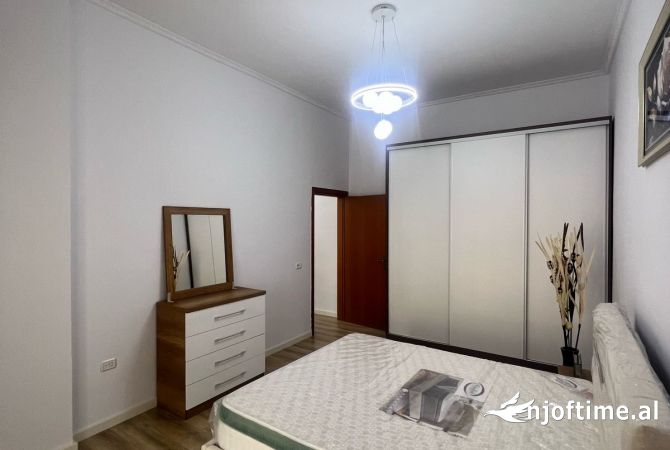Shtepi ne shitje Apartament ne Tirane, 2+1, Mobilimi E mobiluar, Pagesa 145,000  Euro.