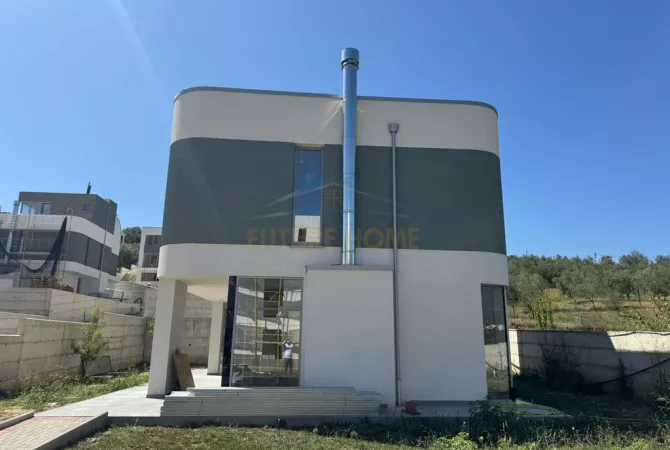 Shtepi ne shitje Vila Luksoze ne Tirane, 4+1, Mobilimi Bosh, pa mobiluar, Pagesa 591,000  Euro.