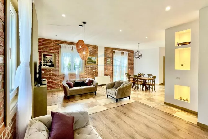 Shtepi ne shitje 4+1 ne Tirane - 850,000 Euro