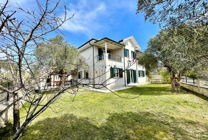 Shtepi ne shitje Vila Luksoze ne Tirane, 4+1, Mobilimi E mobiluar, Pagesa 850,000  Euro.