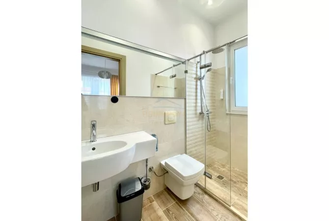 Shtepi ne shitje Vila Luksoze ne Tirane, 4+1, Mobilimi E mobiluar, Pagesa 850,000  Euro.