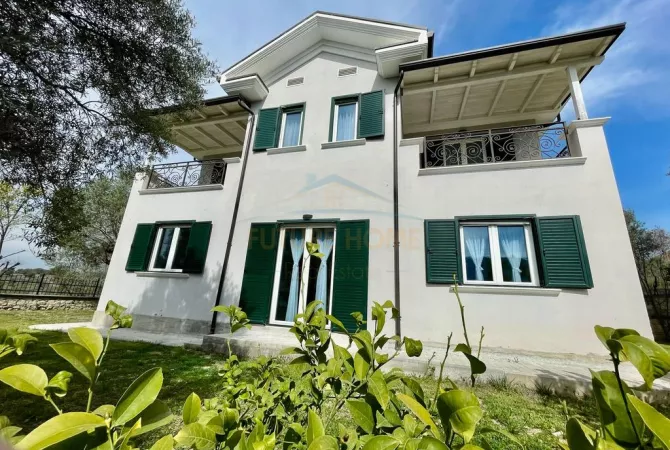 Shtepi ne shitje Vila Luksoze ne Tirane, 4+1, Mobilimi E mobiluar, Pagesa 850,000  Euro.