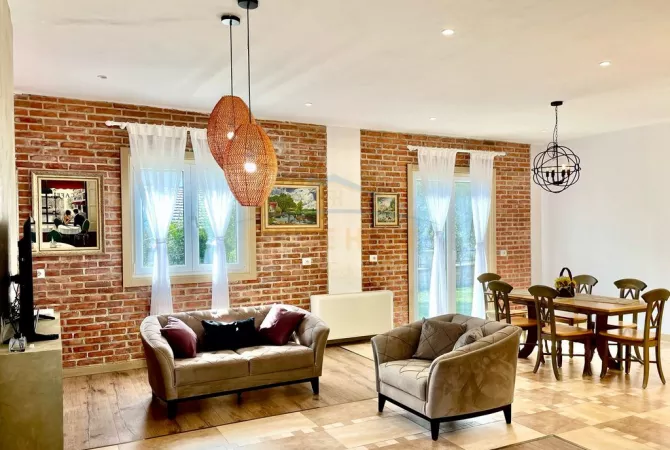 Shtepi ne shitje Vila Luksoze ne Tirane, 4+1, Mobilimi E mobiluar, Pagesa 850,000  Euro.