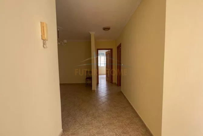 Shtepi ne shitje Apartament ne Tirane, 2+1, Mobilimi Bosh, pa mobiluar, Pagesa 250,000  Euro.