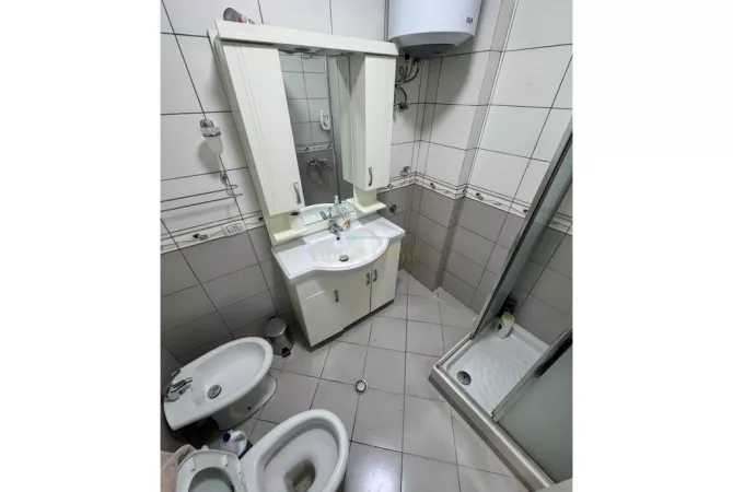 Shtepi ne shitje Apartament ne Durres, 2+1, Mobilimi E mobiluar, Pagesa 90,000  Euro.