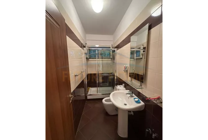 Shtepi ne shitje Duplex(shtepi me 2 kate) ne Durres, 3+1, Mobilimi E mobiluar, Pagesa 300,000  Euro.