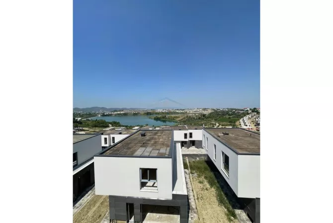 Shtepi ne shitje Apartament ne Tirane, 2+1, Mobilimi Bosh, pa mobiluar, Pagesa 244,000  Euro.