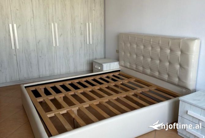 Shtepi me qera Apartament ne Tirane, 2+1, Mobilimi Pjeserisht e mobiluar, Pagesa 50,000  Leke.