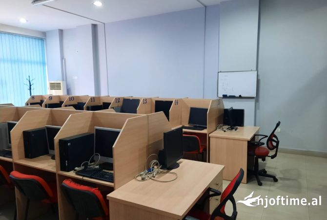 Ambient biznesi me qera 3+1 ne Tirane - 1,000 Euro