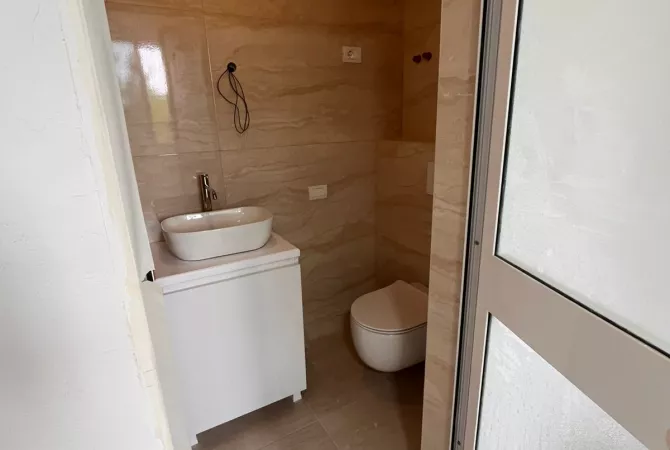 Shtepi me qera 2+1 ne Tirane - 1,000 Euro