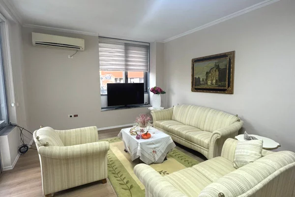 Shtepi me qera 2+1 ne Tirane - 1,300 Euro