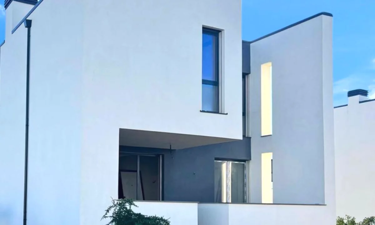 Luxury villas for sale in Durres 5+1, Emty