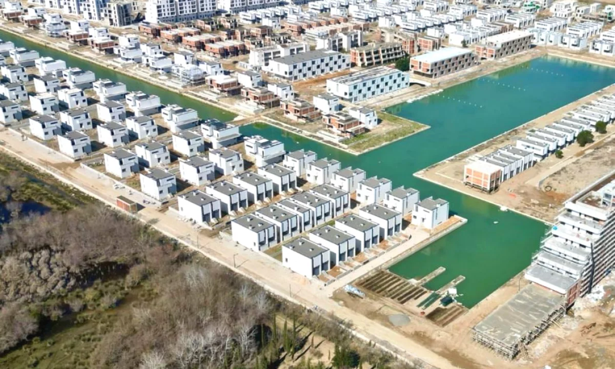 Shtepi ne shitje Vila Luksoze ne Durres, 3+1, Mobilimi Bosh, pa mobiluar, Pagesa 500,000  Euro.