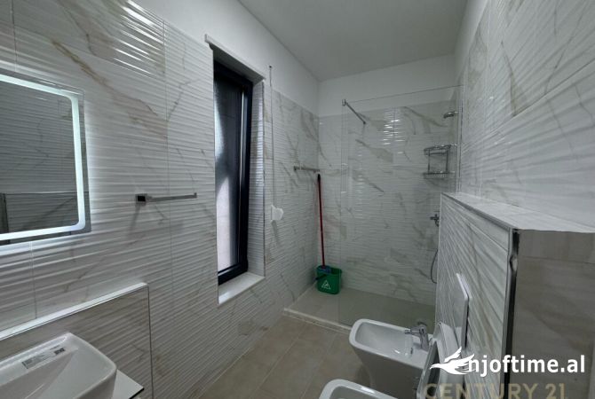 Shtepi me qera Apartament ne Tirane, 2+1, Mobilimi E mobiluar, Pagesa 800  Euro.