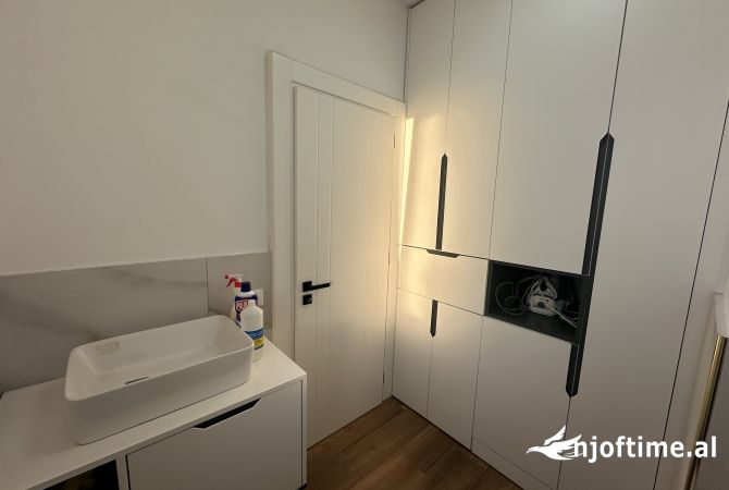 Shtepi me qera Apartament ne Tirane, 2+1, Mobilimi E mobiluar, Pagesa 1,200  Euro.