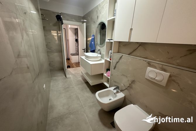 Shtepi me qera Apartament ne Tirane, 2+1, Mobilimi E mobiluar, Pagesa 1,200  Euro.