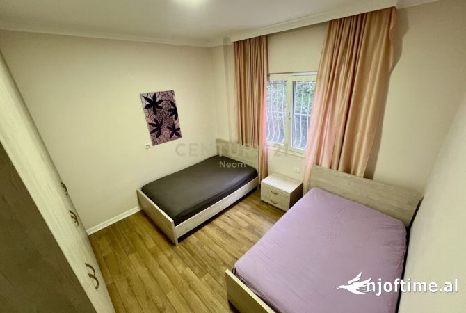 Shtepi me qera Apartament ne Tirane, 2+1, Mobilimi E mobiluar, Pagesa 800  Euro.