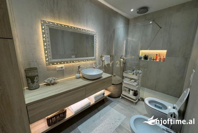 Shtepi me qera 2+1 ne Tirane - 1,300 Euro