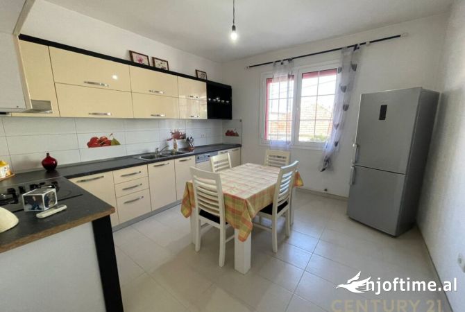 Shtepi me qera 3+1 ne Tirane - 1,500 Euro