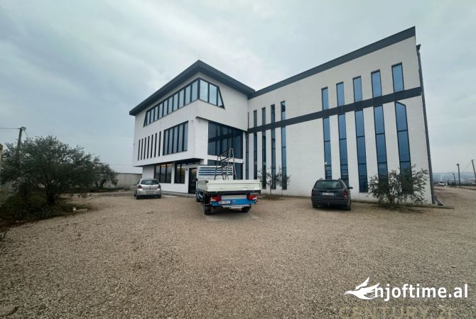 Kapanon me Qira ne Fushe-Kruje – 700m2 + Zyra & Apartament Opsional
