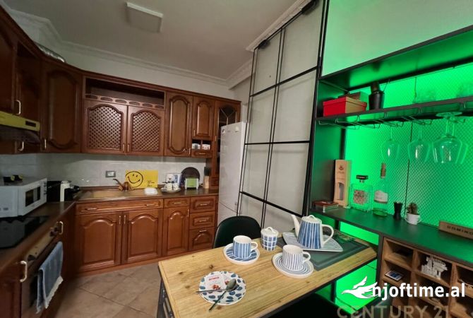 Shtepi me qera Apartament ne Tirane, 2+1, Mobilimi E mobiluar, Pagesa 750  Euro.