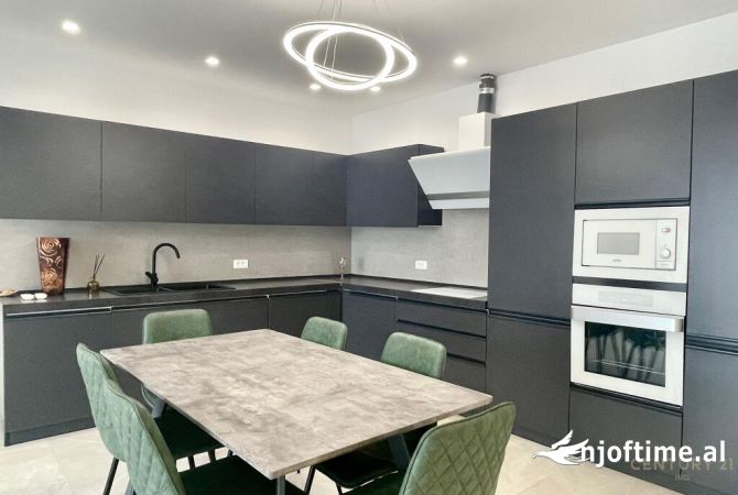 Shtepi me qera 2+1 ne Tirane - 2,000 Euro