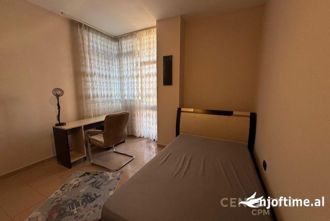 Shtepi me qera Apartament ne Tirane, 2+1, Mobilimi E mobiluar, Pagesa 700  Euro.