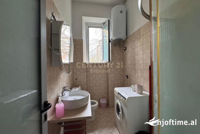 Shtepi me qera Apartament ne Tirane, 1+1, Mobilimi E mobiluar, Pagesa 550  Euro.