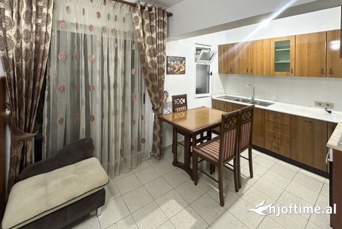 Shtepi me qera 2+1 ne Tirane - 700 Euro