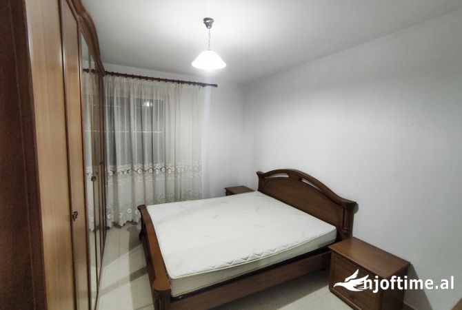 Shtepi me qera Apartament ne Tirane, 2+1, Mobilimi E mobiluar, Pagesa 700  Euro.
