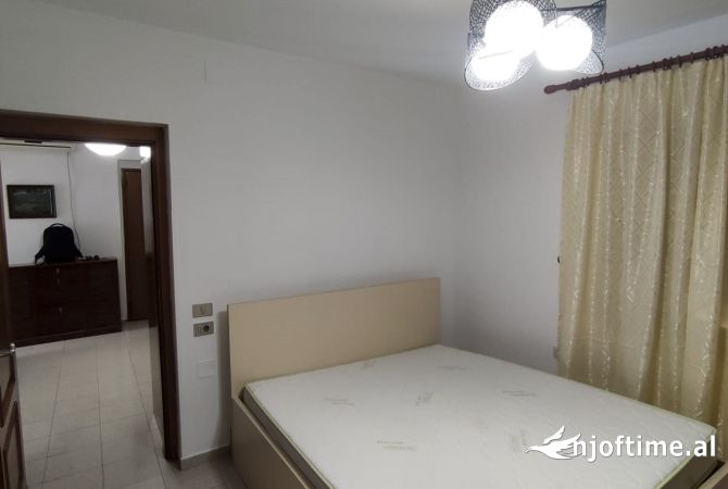 Shtepi me qera Apartament ne Tirane, 2+1, Mobilimi E mobiluar, Pagesa 700  Euro.
