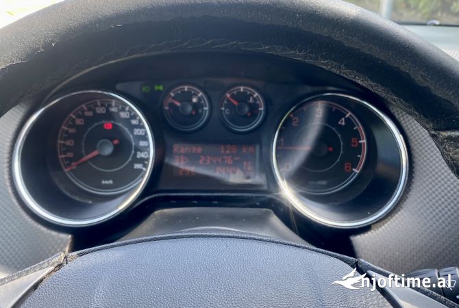 Makina ne shitje ne Tirane, Fiat, 2008 Diesel,Kambio Steptronic-Tiptronic Pagesa 4,500  Euro.