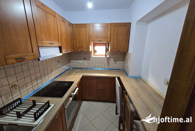 Shtepi me qera Apartament ne Tirane, 1+1, Mobilimi E mobiluar, Pagesa 500  Euro.