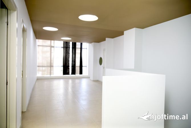 Ambjent biznesi me qera 1+1 ne Vlore - 900 Euro