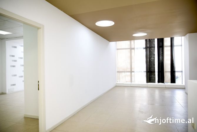 Ambjent biznesi me qera 1+1 ne Vlore - 900 Euro
