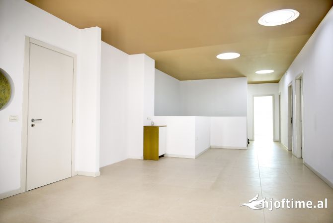 Ambjent biznesi me qera 1+1 ne Vlore - 900 Euro