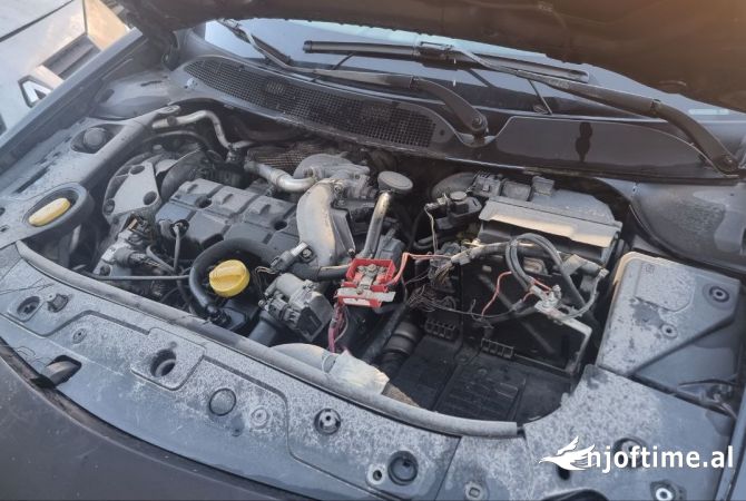 Makina ne shitje ne Durres, Renault, 2003 Diesel,Kambio Manual Pagesa 890  Euro.