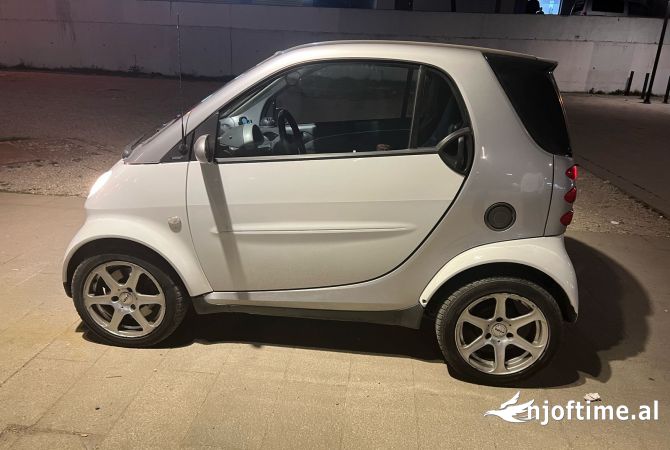 Makina ne shitje  ne Tirane - 2,200 Euro