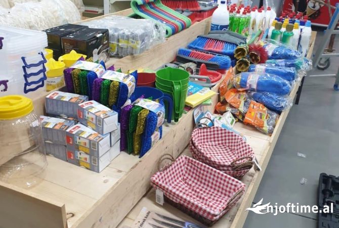 Pajisje biznesi ne shitje  ne Kavaje - 90,000 Leke