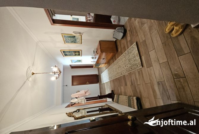 Shtepi me qera Apartament ne Tirane, 3+1, Mobilimi E mobiluar, Pagesa 70,000  Leke.