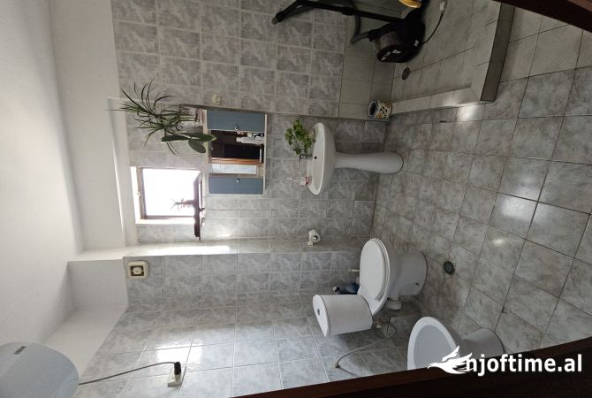 Shtepi me qera 3+1 ne Tirane - 70,000 Leke