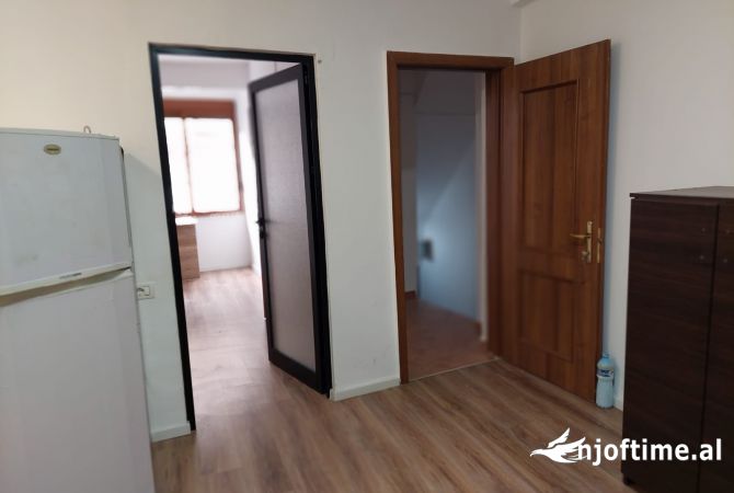 Ambient biznesi me qera 1+1 ne Tirane - 180,000 Leke