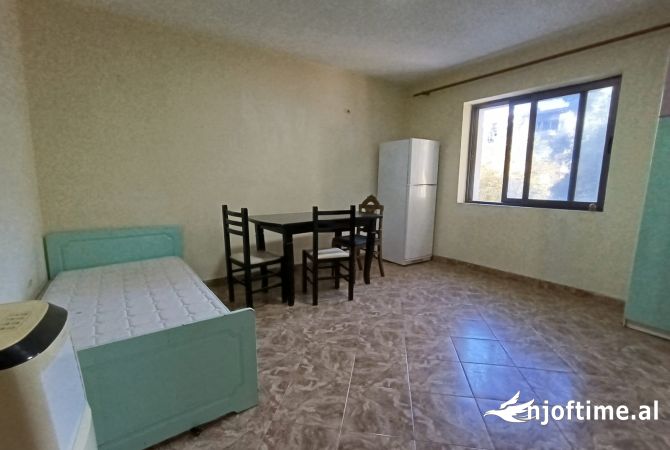 Shtepi me qera Apartament ne Tirane, 3+1, Mobilimi E mobiluar, Pagesa 45,000  Leke.