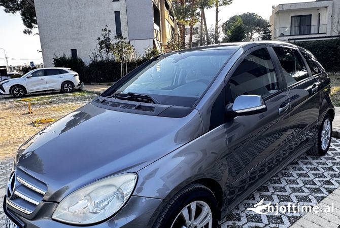 Makina ne shitje ne Durres, Mercedes-Benz, 2009 Diesel,Kambio Automatik Pagesa 3,800  Euro.