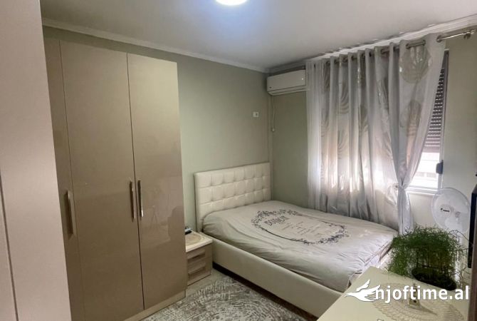 Shtepi ne shitje Apartament ne Tirane, 2+1, Mobilimi E mobiluar, Pagesa 215,000  Euro.