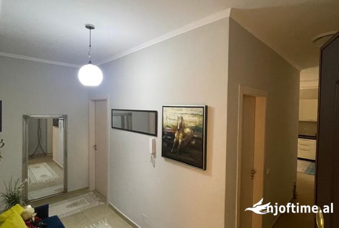 Shtepi ne shitje Apartament ne Tirane, 2+1, Mobilimi E mobiluar, Pagesa 215,000  Euro.