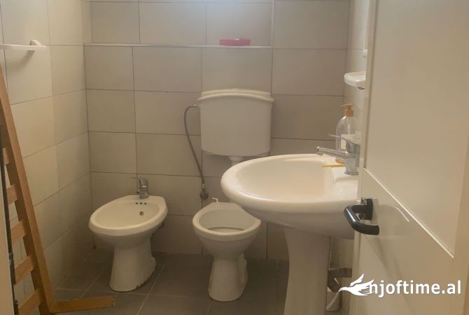 Shtepi me qera Apartament ne Tirane, 1+1, Mobilimi E mobiluar, Pagesa 30,000  Leke.