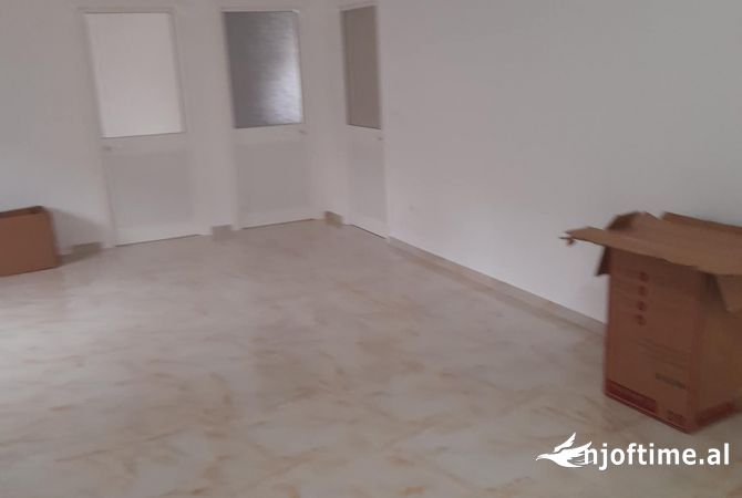 Shtepi me qera 3+1 ne Tirane - 390 Euro