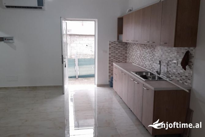 Shtepi me qera 3+1 ne Tirane - 390 Euro